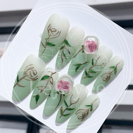 Rose & Ivy