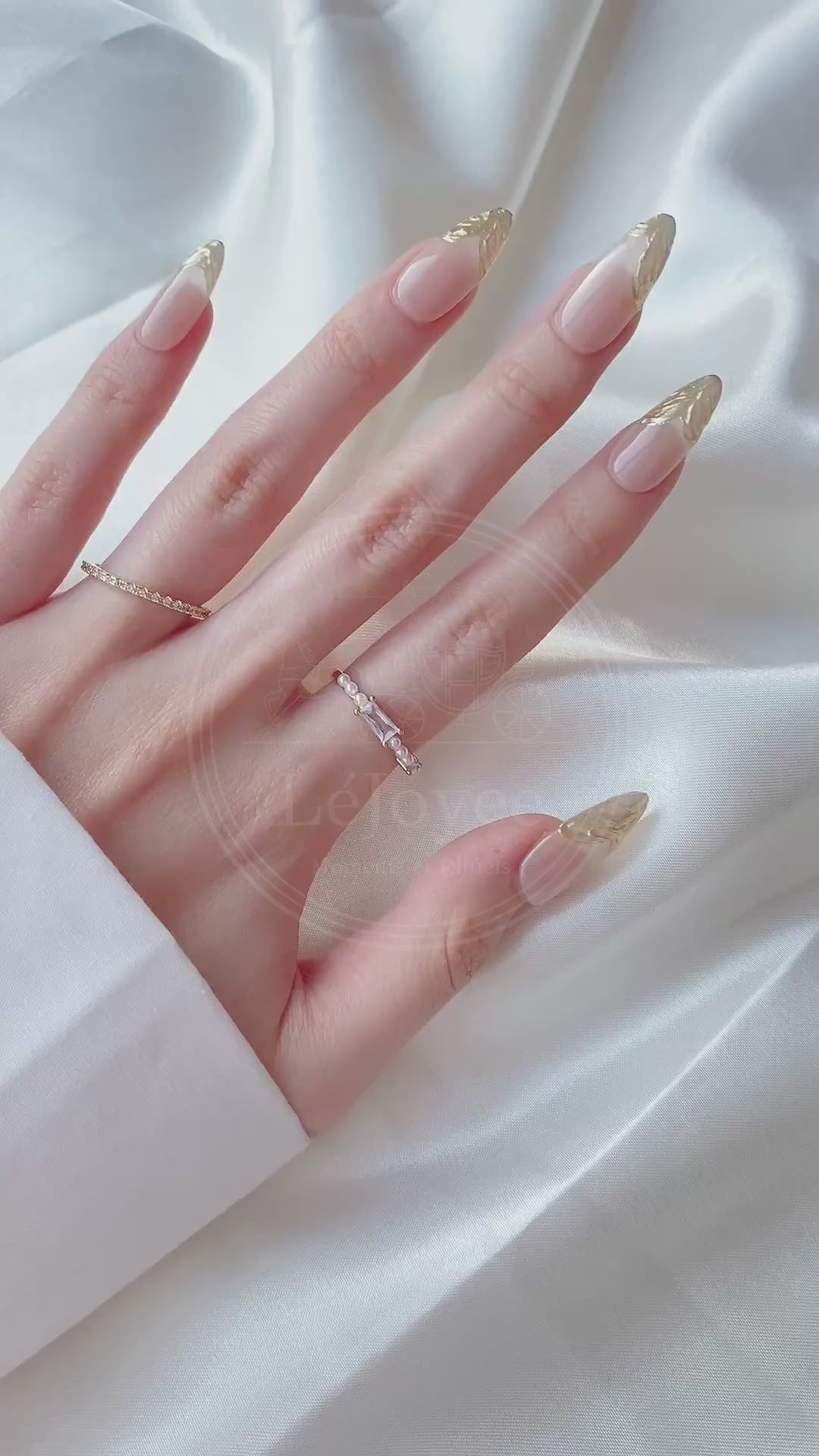 Video demonstrating the dynamic shine of the "Gilded Flow" nails, focusing on how the textured molten gold tips catch the light from different angles.