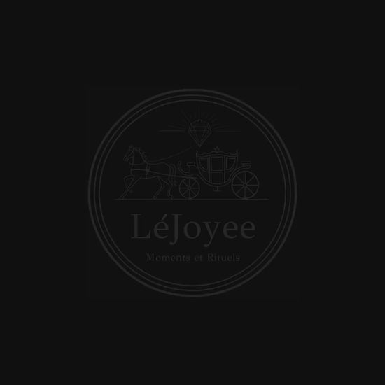 Video demonstrating the shifting velvet-like shimmer of the pink cat-eye polish and the metallic reflection of the gold wire details on the Antique Rose nails.